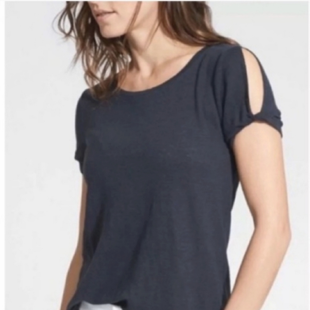 Athleta navy linen twist cold shoulder tee sz XXS